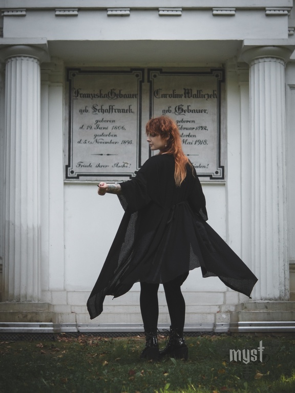 Sweter Witchy Robe (1)